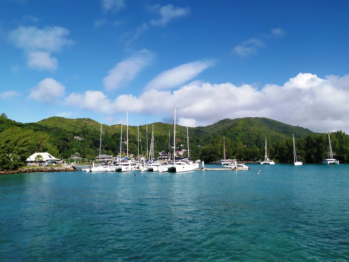 Ansicht von Praslin – Baie Sainte Anne, Dream Yacht Charter Marina